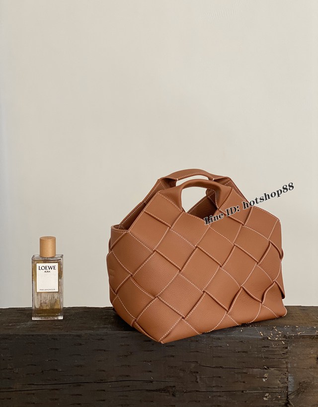 Loewe專櫃新款編織包手提肩背包 羅意威Woven Basket Gingham Bag 10118 lyw1470